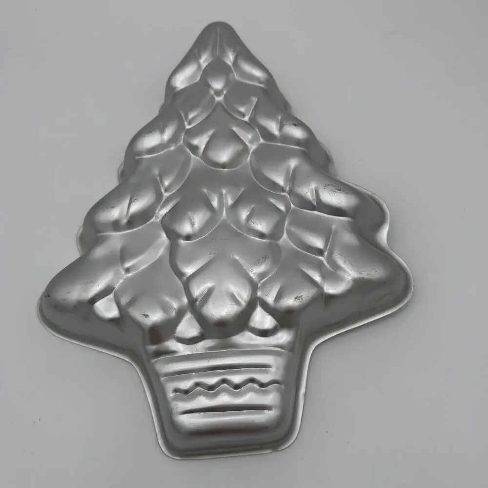 Vintage Wilton Christmas Tree Cake Pan 502-1107 appx 16